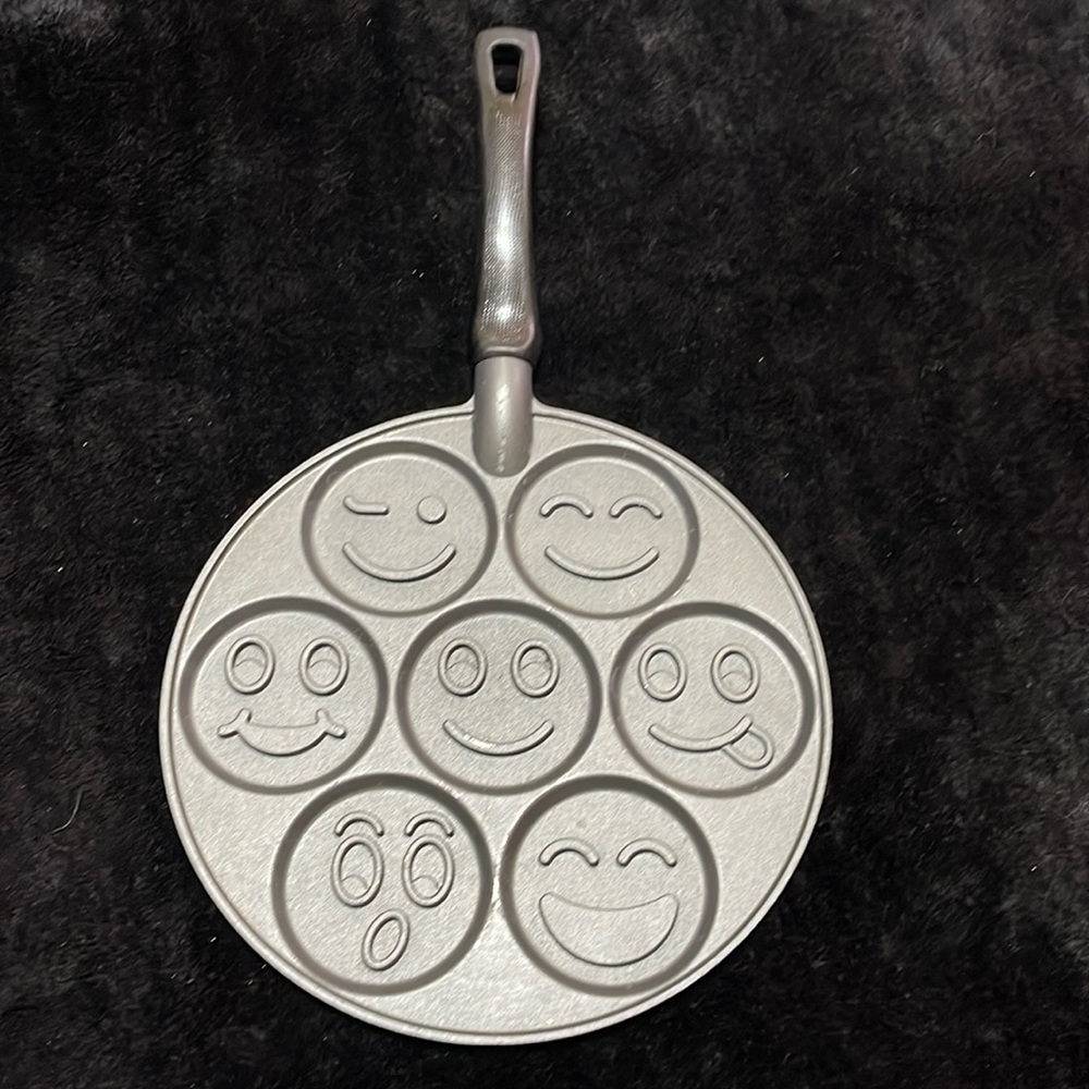 Nordic Ware Smiley Face Emoji Pancake Pan